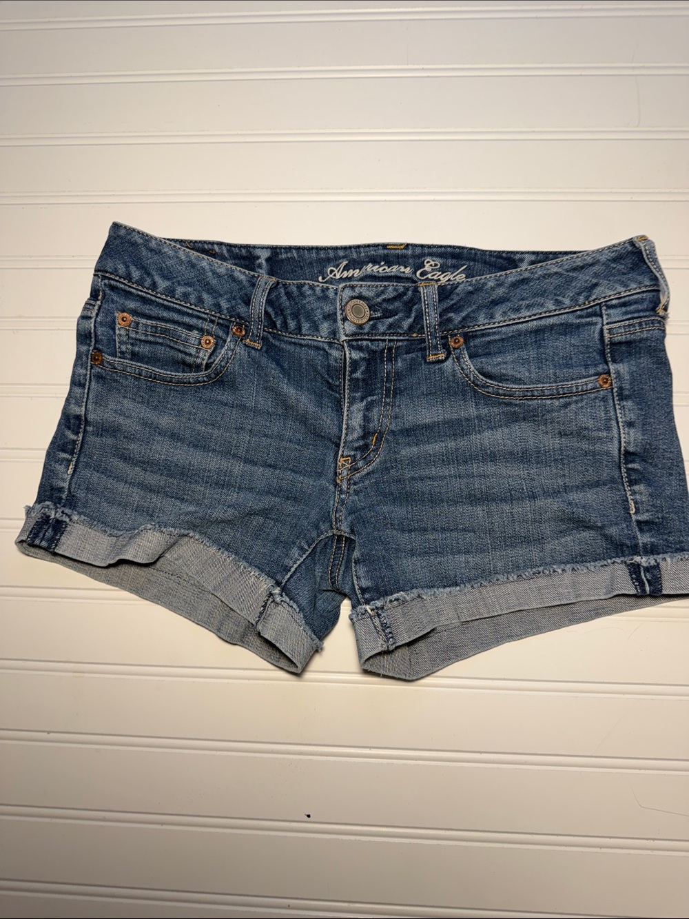 American Eagle Low Rise Denim cuffed Jean Shorts Size 6 AEO Y2K 2011